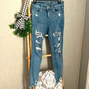 American Eagle Next Level Stretch distressed jeans size 4R